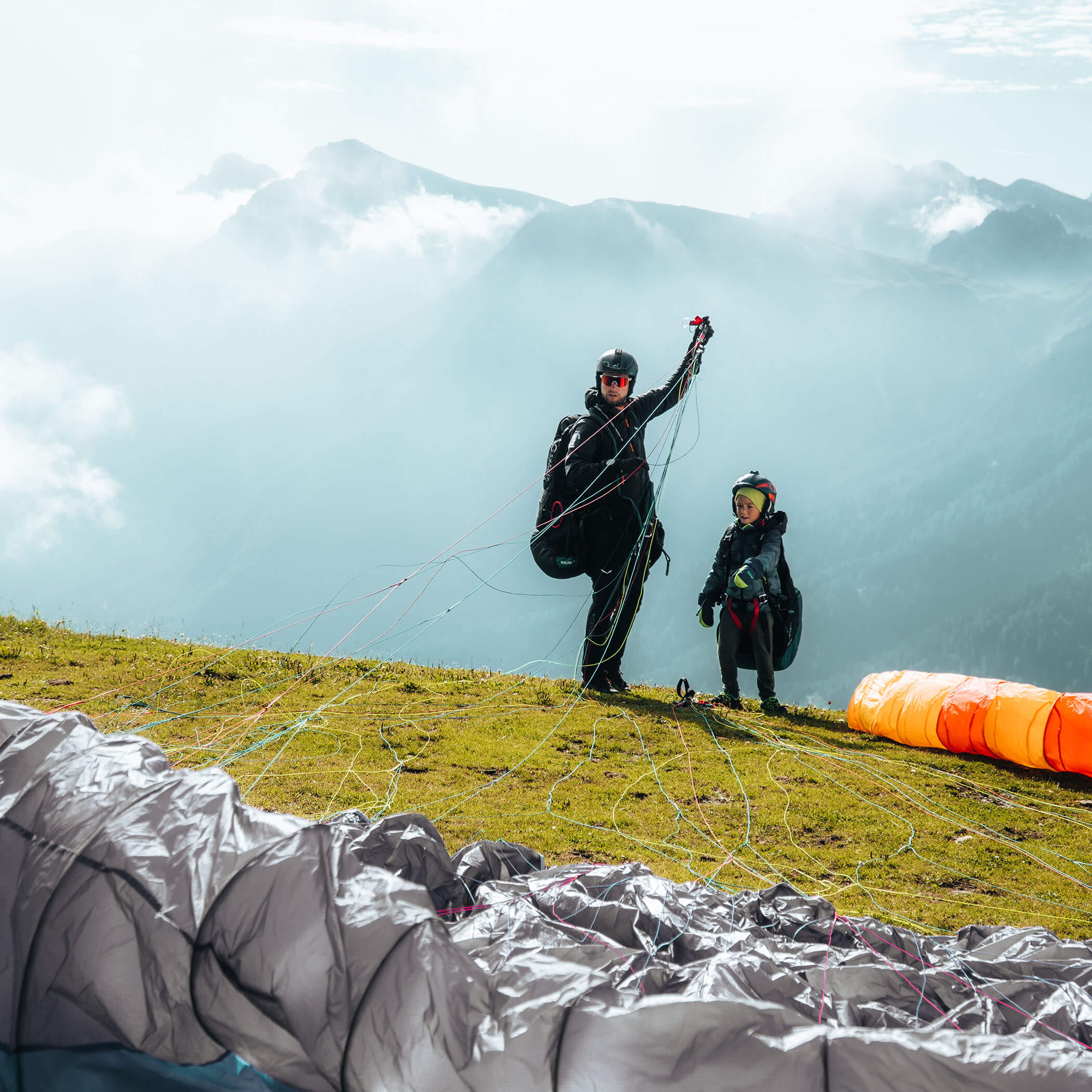 Paragliding - man & child - Plan de Corones Active - Hotel Terentnerhof