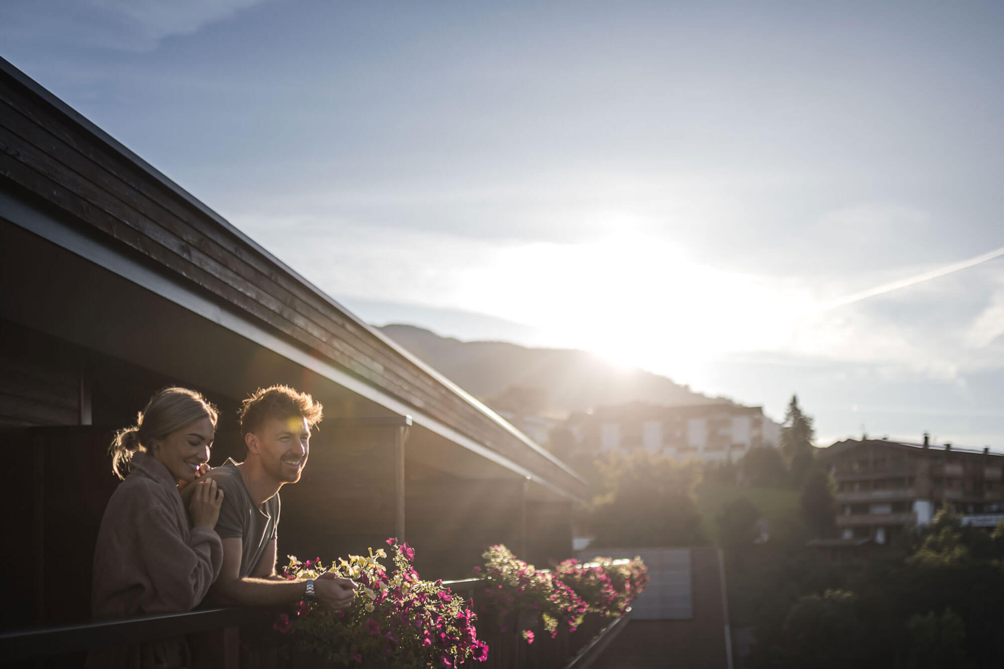 Man & woman on balcony - Panorama Terento - Hotel Terentnerhof