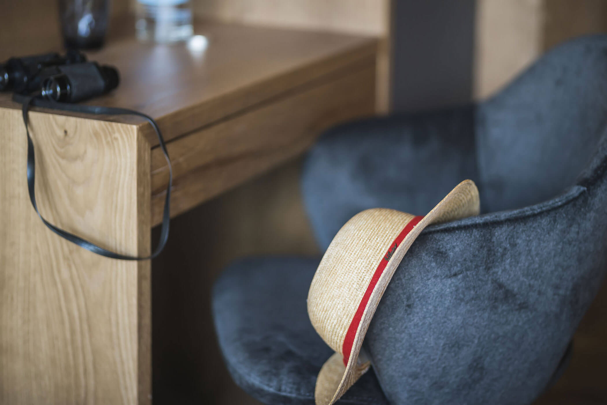 Armchair with straw hat - detail photo - Hotel Terentnerhof