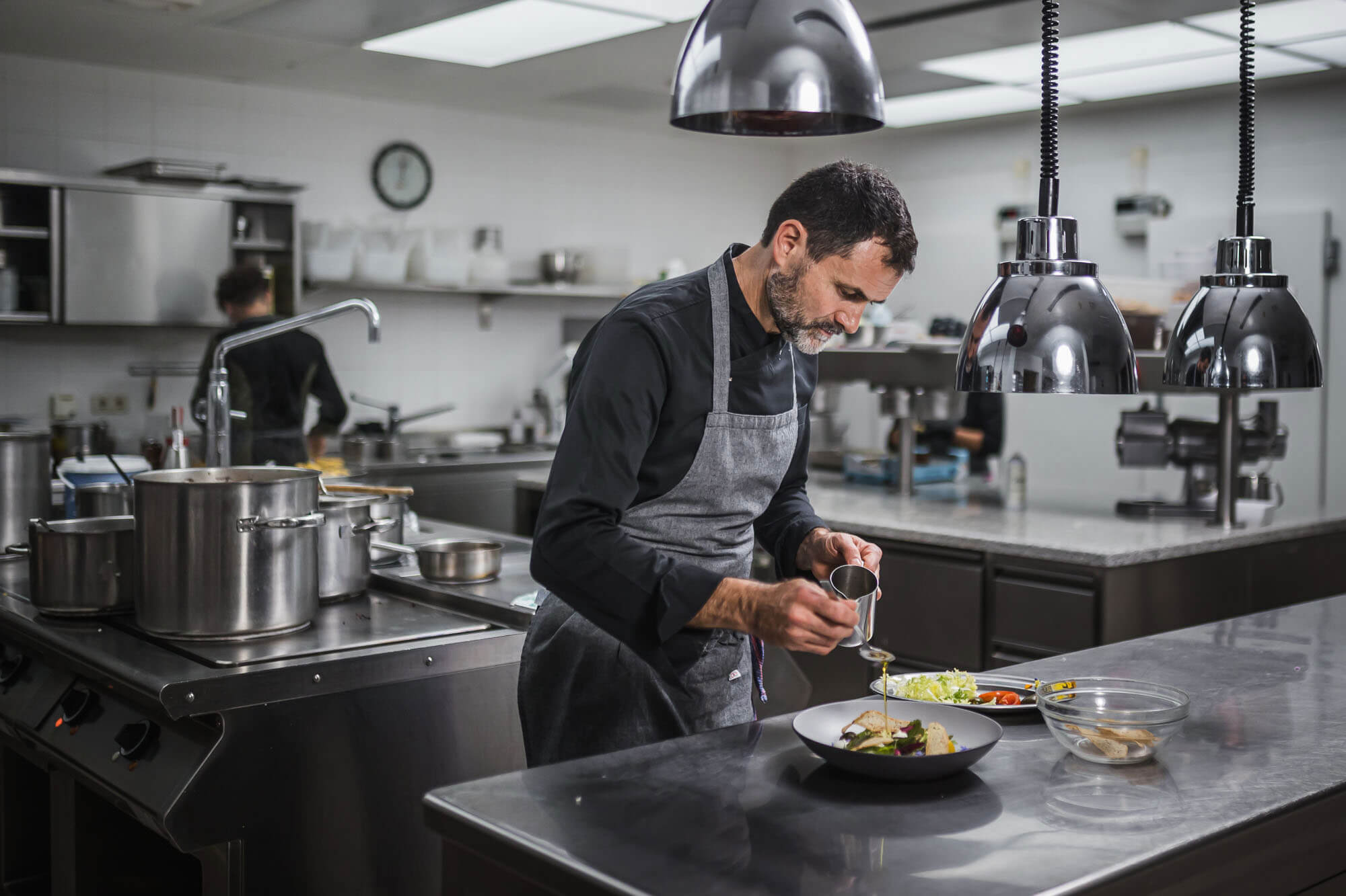 Gal Kul kitchen with chef preparing dishes - Hotel Terentnerhof