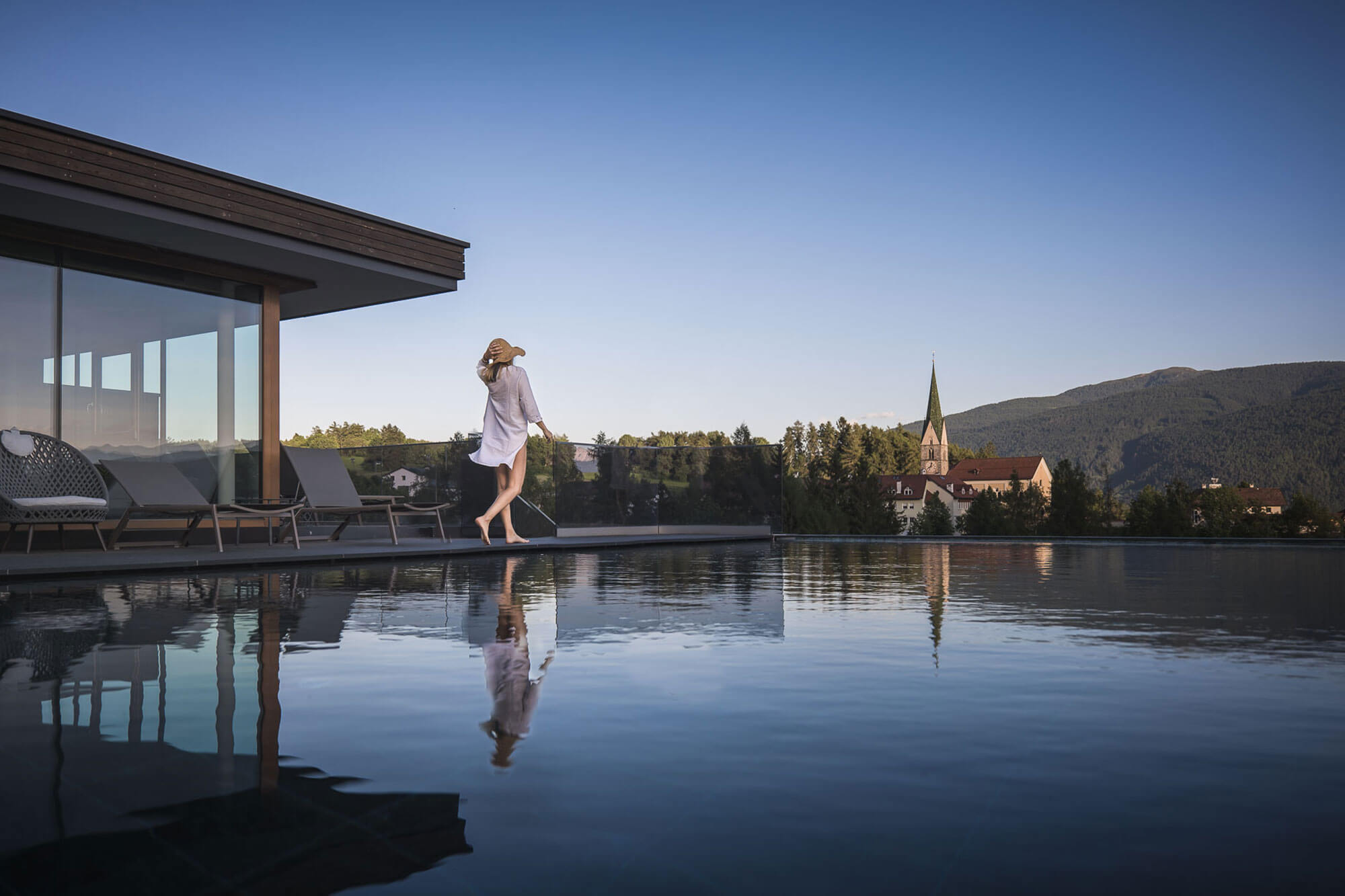 Woman at the edge of the outdoor pool - Hotel Terentnerhof