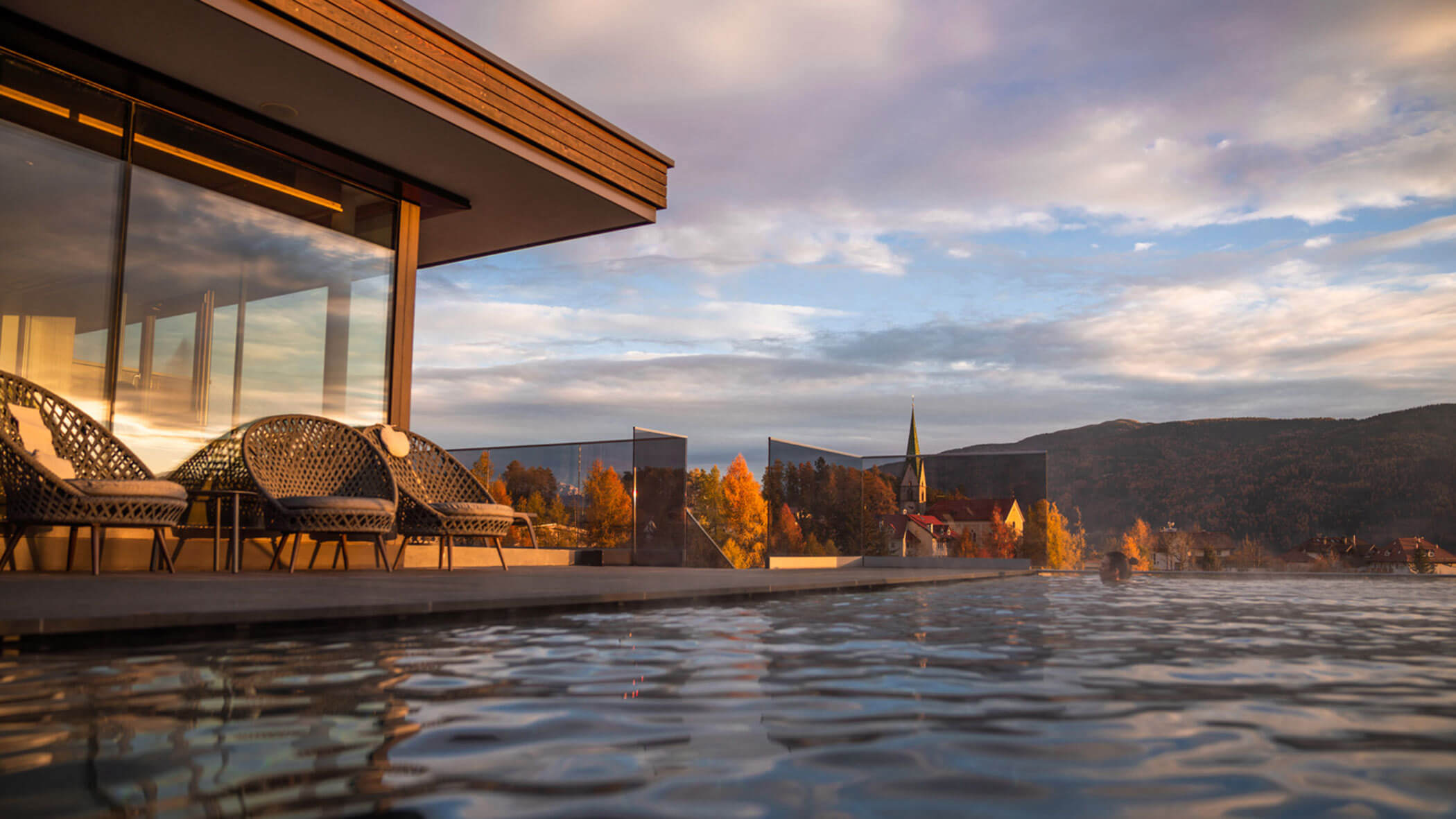 Pool bei Abendstimmung - Sonnenuntergang