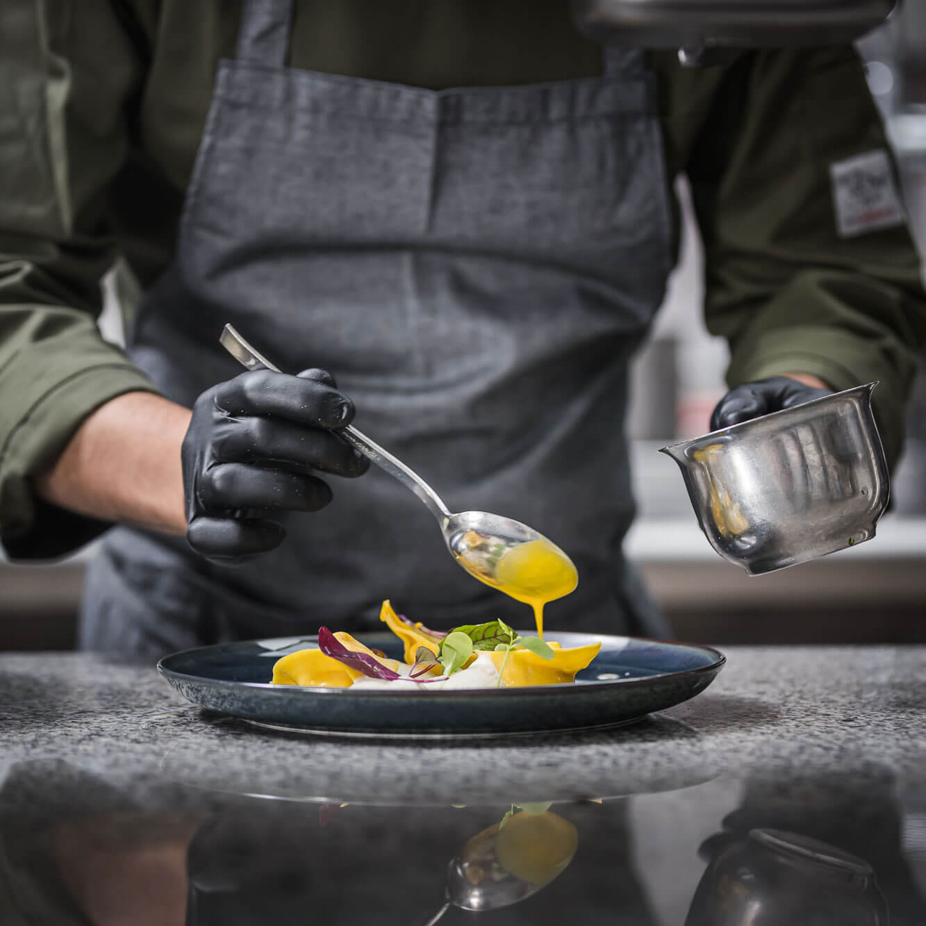 Pleasure experiences - preparing a meal in the kitchen - Hotel Terentnerhof