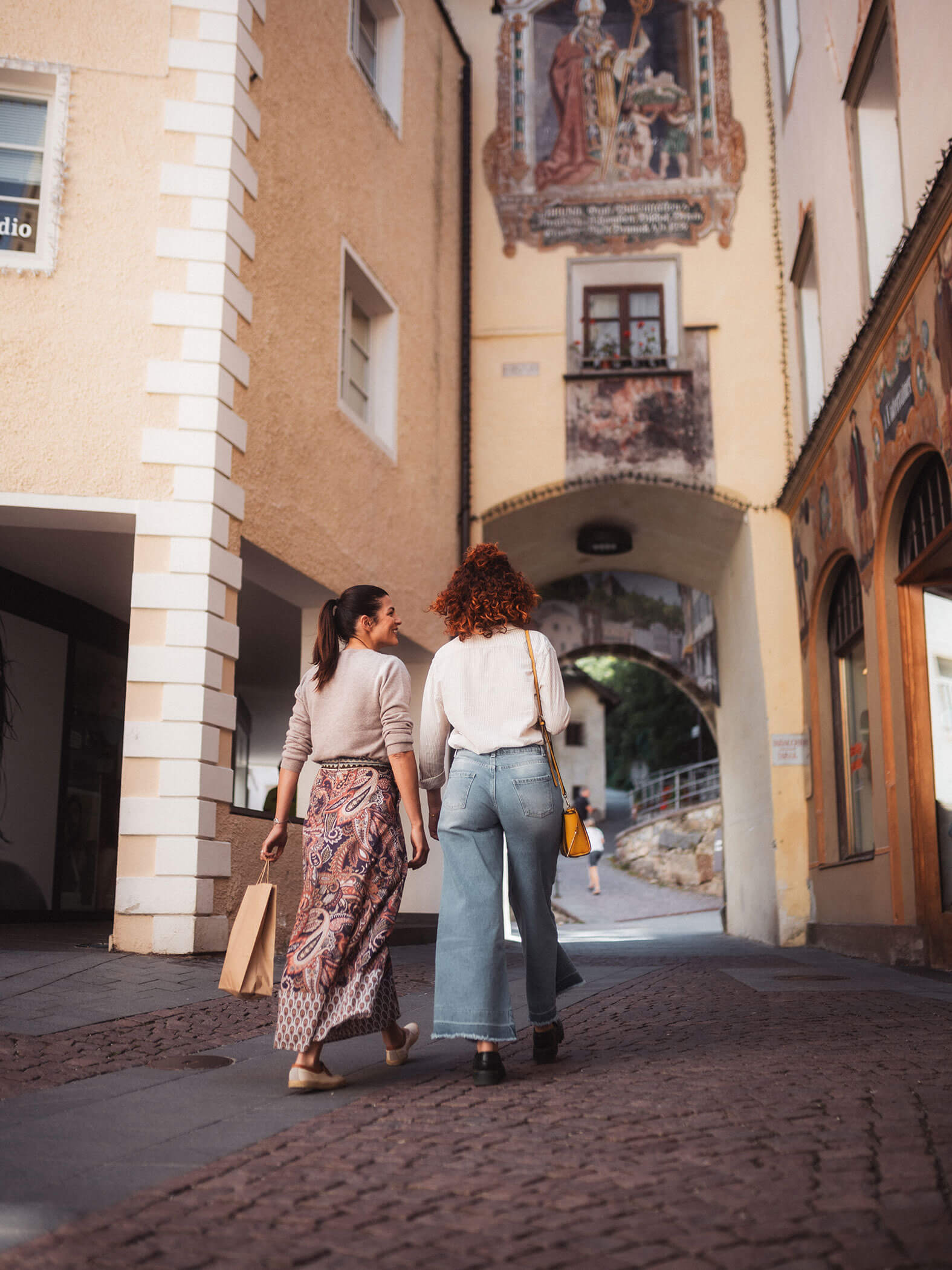 Two women - shopping in Brunico - Hotel Terentnerhof