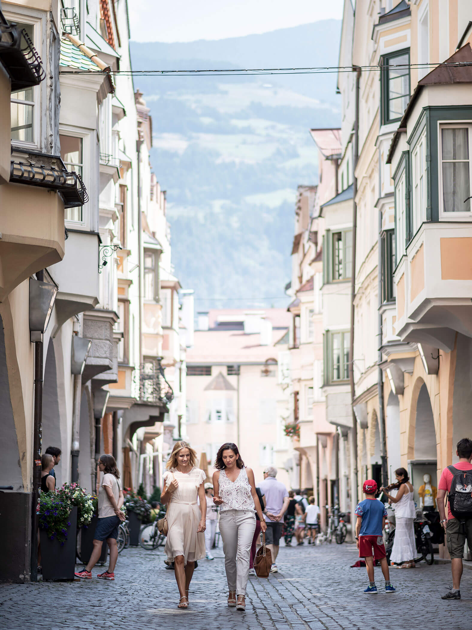 Shopping in South Tyrol - Lots of people - Hotel Terentnerhof