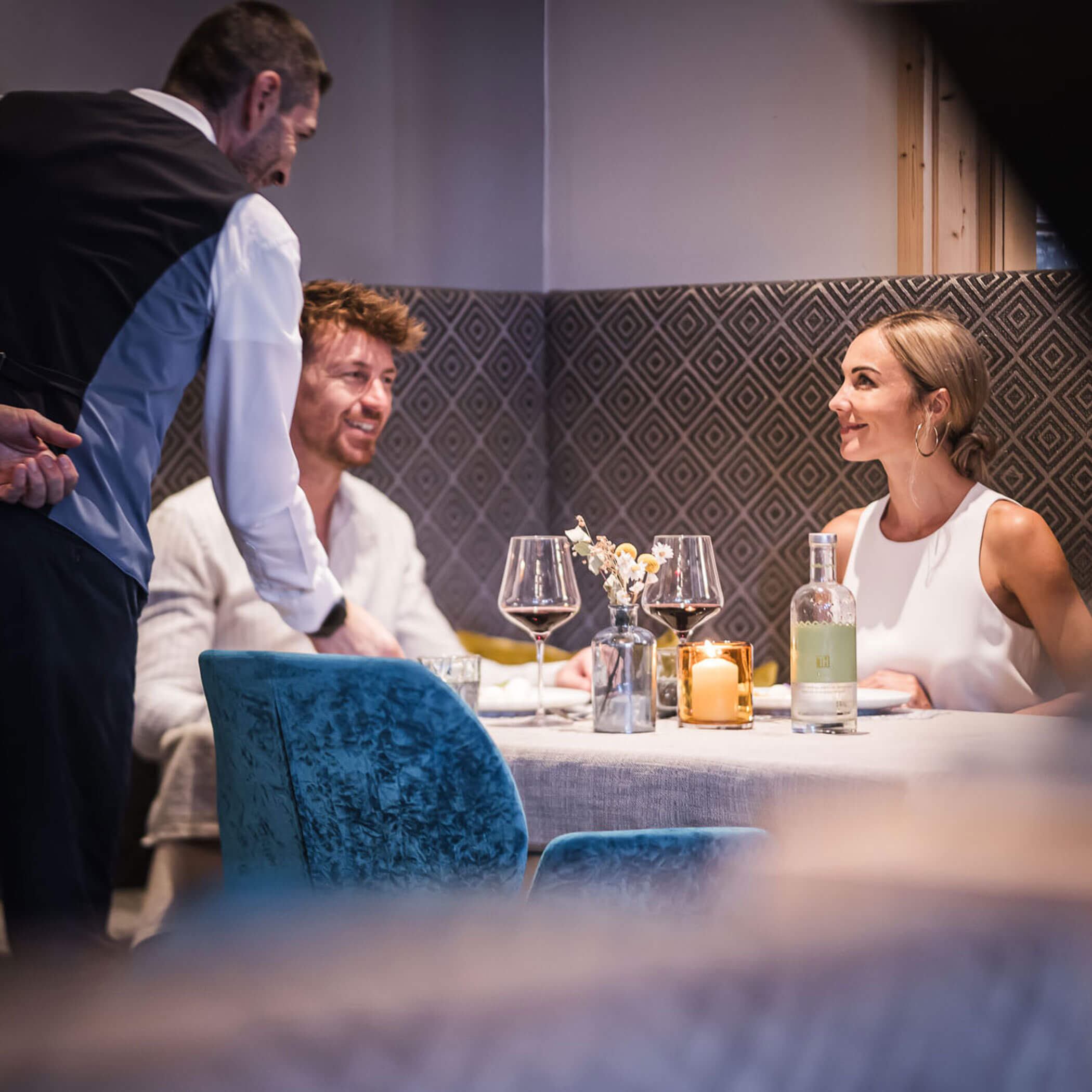 Mann & Frau beim Dinner am Abend - Hotel Terentnerhof