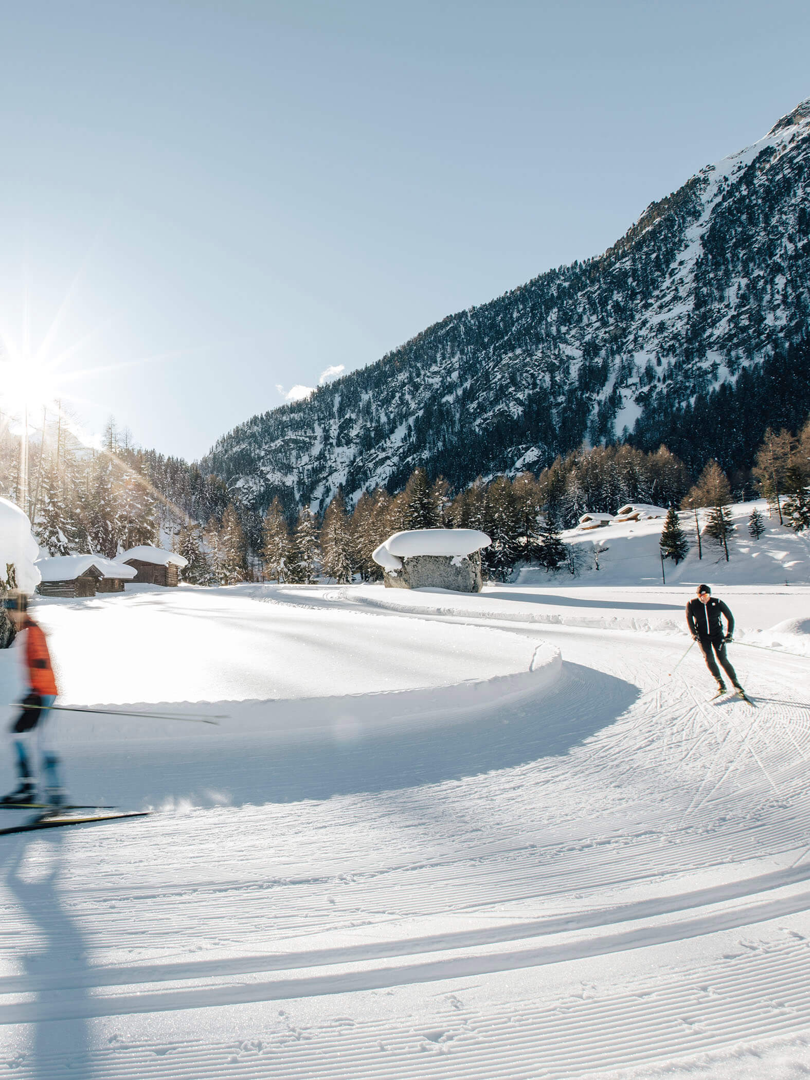 Cross-country skiing in a snowy winter landscape - Hotel Terentnerhof