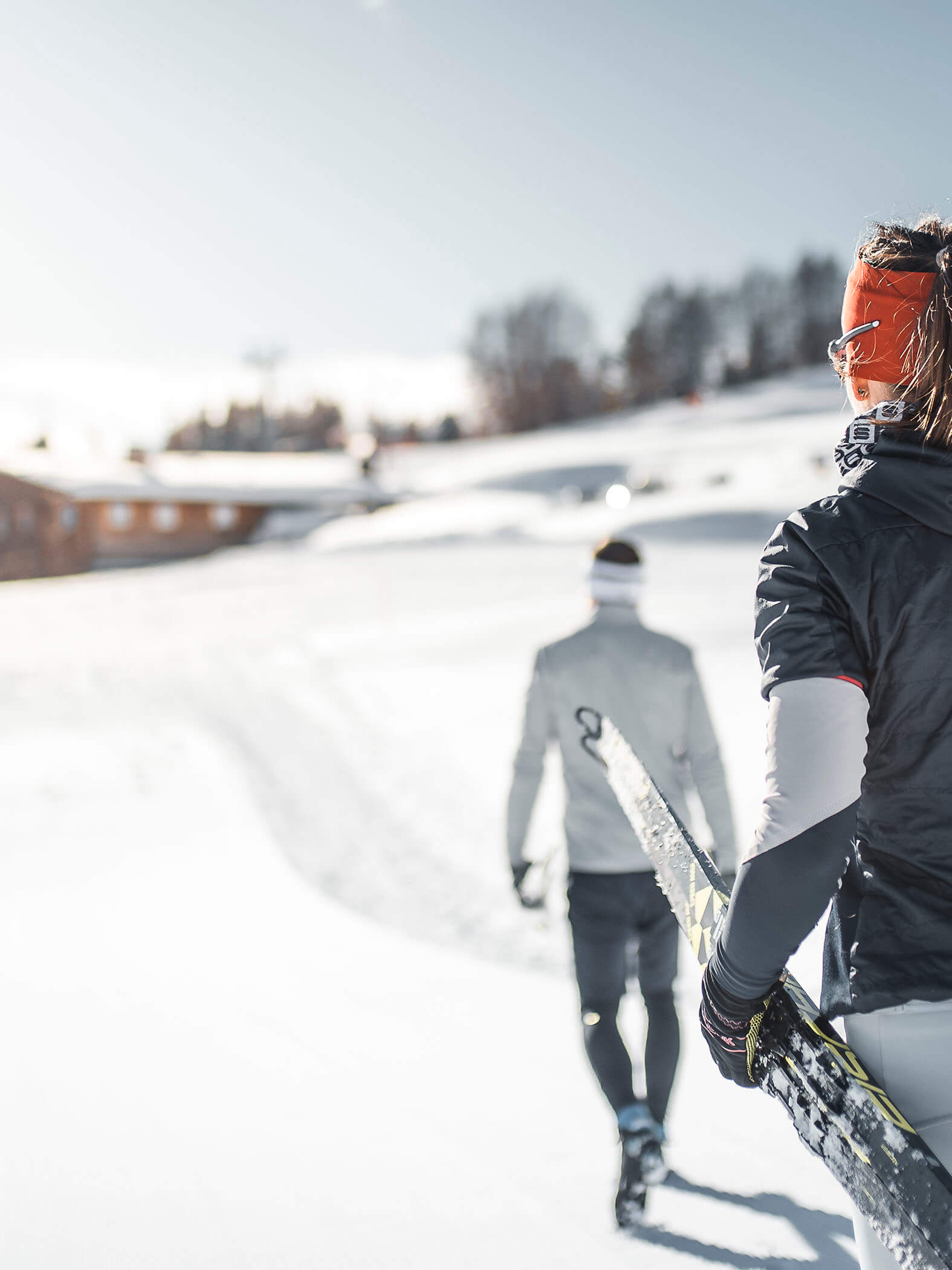 Cross-country skiing - man & woman going to the hut - Hotel Terentnerhof