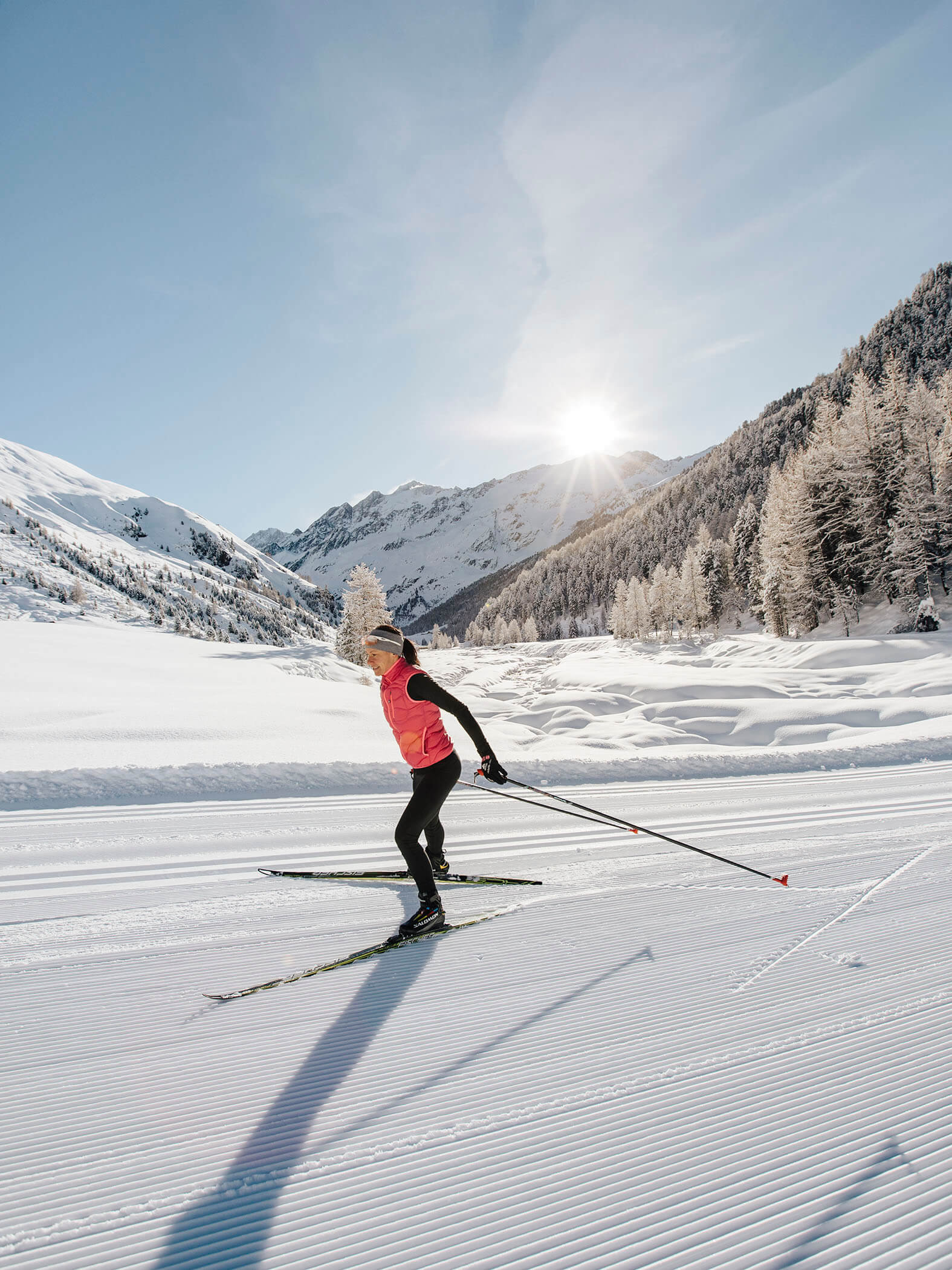 Cross-country ski trail with woman - cross-country skiing skating - Hotel Terentnerhof