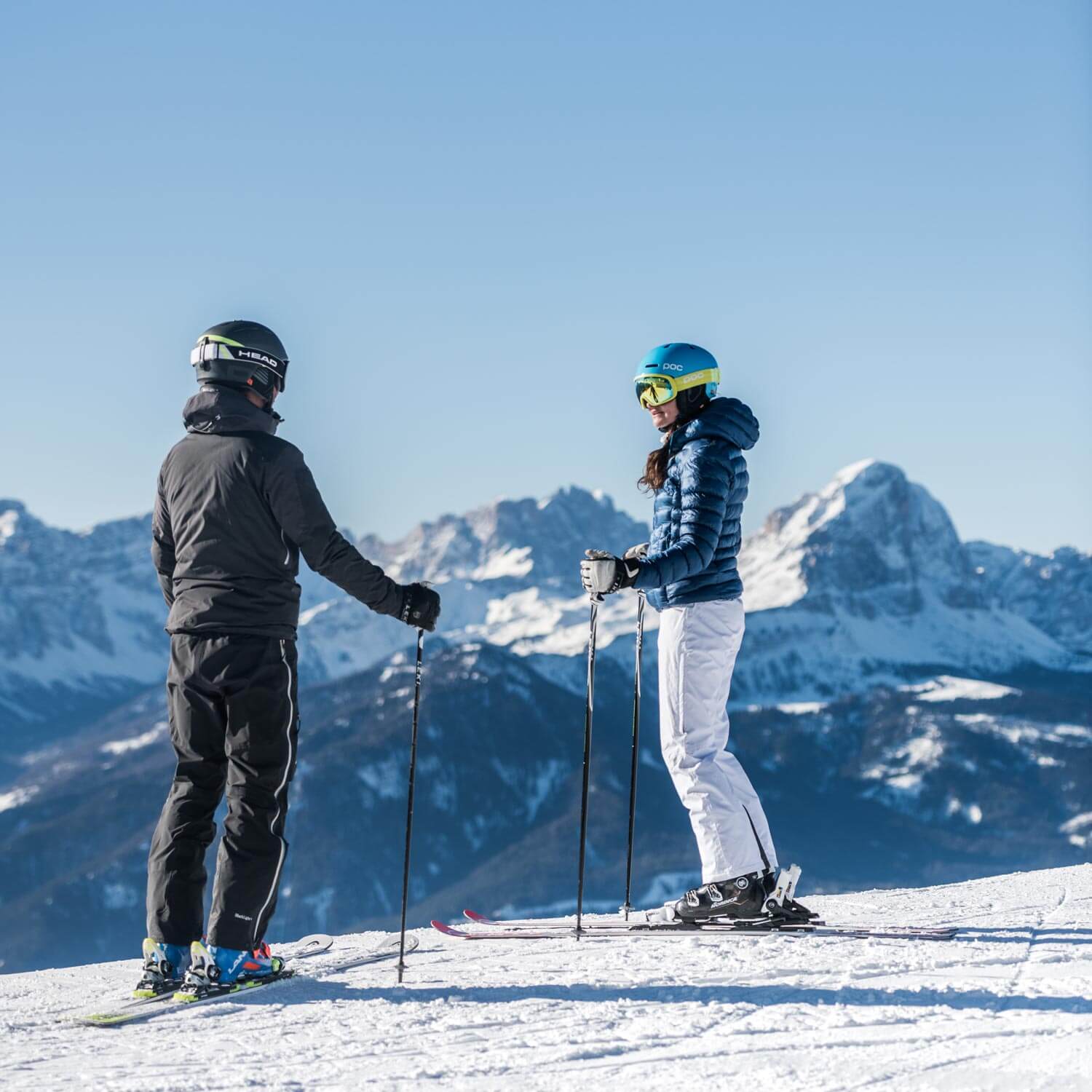 Mann & Frau beim Skifahren im Pustertal - Hotel Terentnerhof