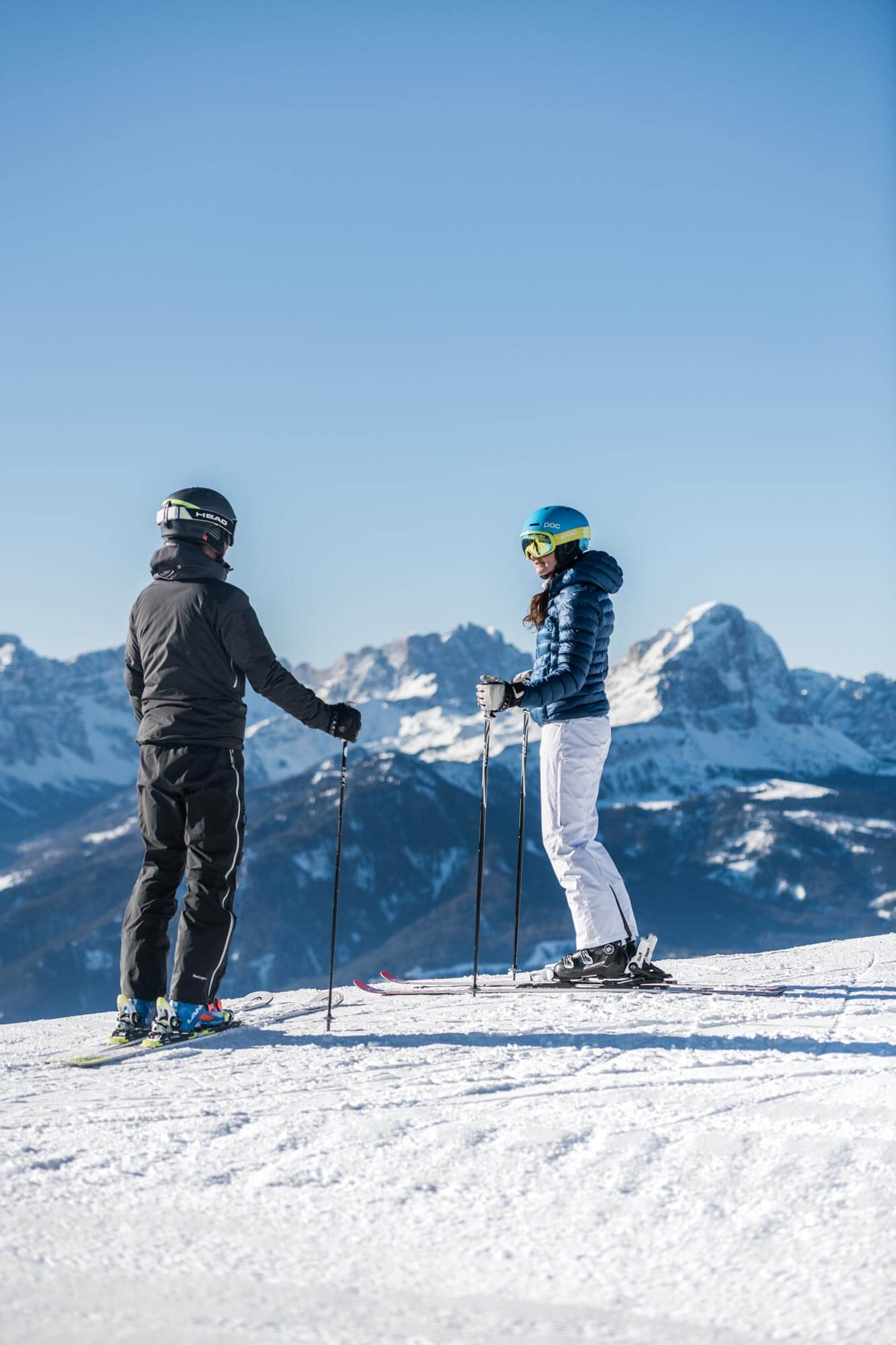 Mann & Frau beim Skifahren am Kronplatz - Hotel Terentnerhof