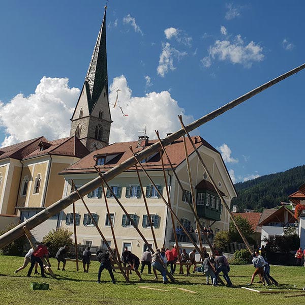 Allestimento dell'albero di Kirchtagmichl - Hotel Terentnerhof