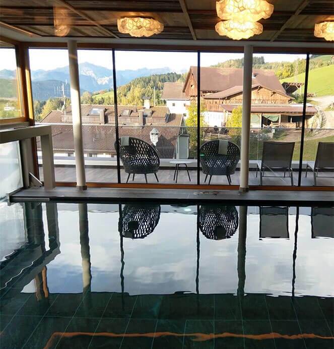 Wellness mit Aussicht - Pool Innenbereich - Hotel Terentnerhof