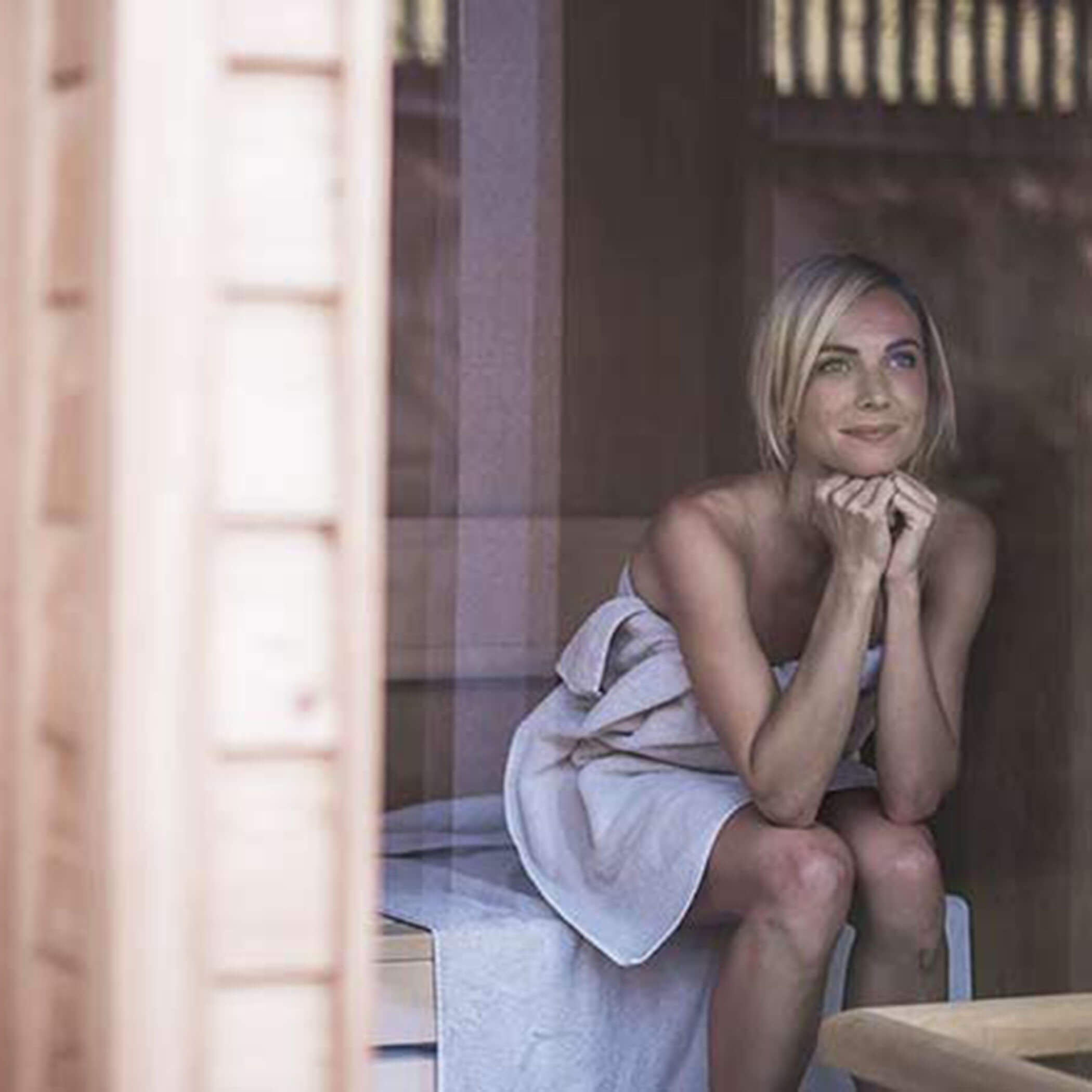Offer - Woman in sauna enjoying the view outside - Hotel Terentnerhof