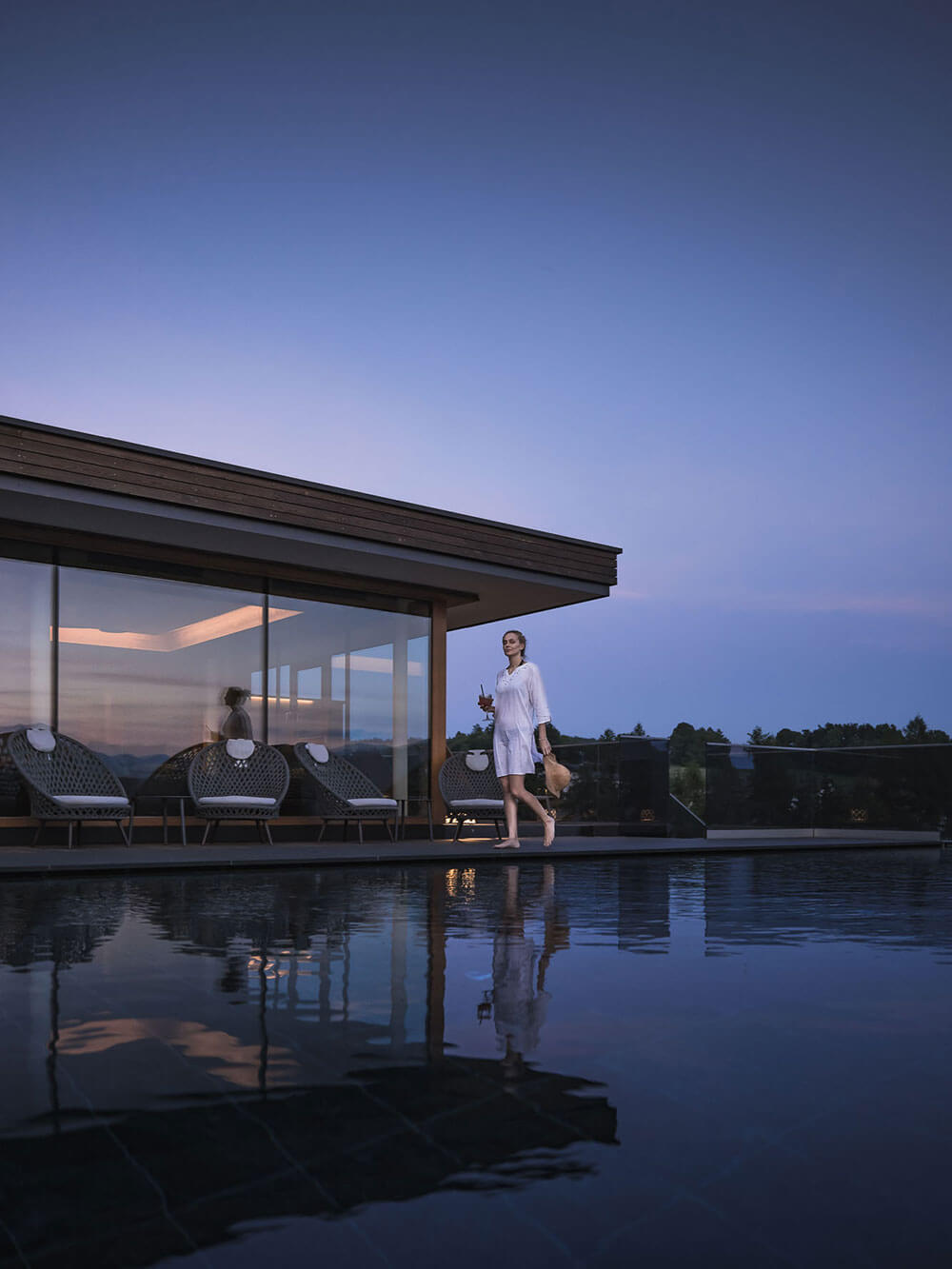 Outdoor-Panorama-Sky-Pool am Abend - Hotel Terentnerhof