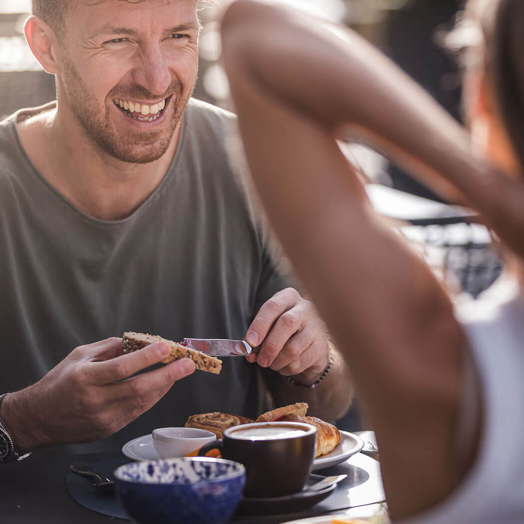 TH Club: Breakfast table with man & woman - Hotel Terentnerhof