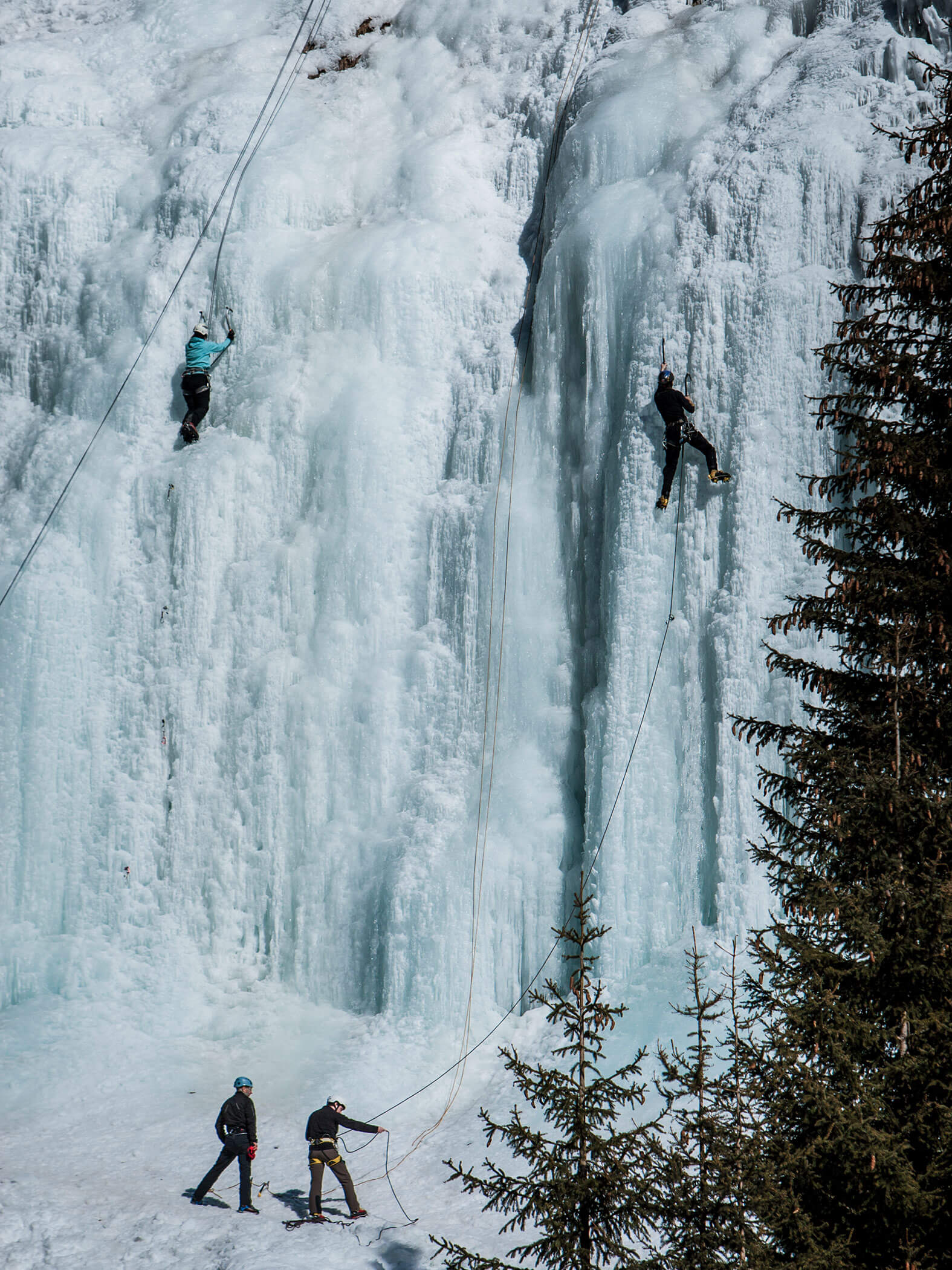 Ice climbing in winter - Hotel Terentnerhof